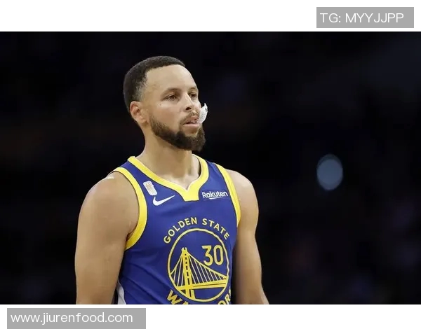 勇士主场迎战太阳:库里28分4篮板穆迪24分,布克空砍38分难敌英雄联盟团队协作 勇士主场迎战太阳:库里28分4篮板穆迪24分,布克空砍38分难敌英雄联盟团队协作